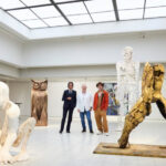 «Это исследование, где я оступился в отношениях»: Брэд Питт представил серию своих скульптур на выставке в Финляндии.