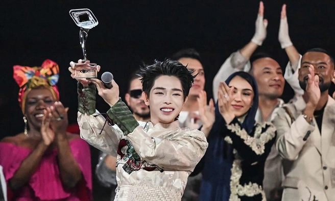 Сейчас Дык Фук выглядит как самый настоящий айдол, но так было не всегда | Источник: nguyenducphuc_ /  (экстремистская организация, деятельность запрещена на территории РФ)