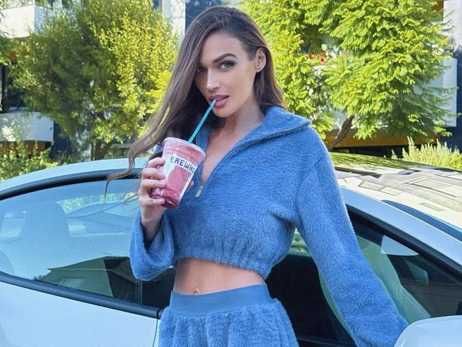 Алена Водонаева показала смелые фото и рассказала о проблемах с едой в США | Источник: alenavodonaeva /  (экстремистская организация, деятельность запрещена на территории РФ)