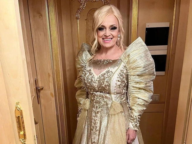 Кокошник «от Надежды Кадышевой» оценили в 350 тысяч рублей, но фанаты подозревают, что певица его в глаза не видела | Источник: kadyshevanadezda /  (экстремистская организация, деятельность запрещена на территории РФ)