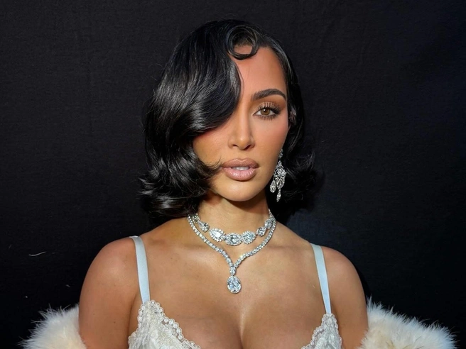 Ким поделилась новыми фото, и теперь уже непонятно, кто кого копирует | Источник: kimkardashian /  (экстремистская организация, деятельность запрещена на территории РФ)