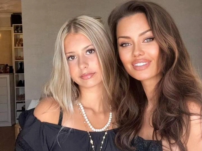 Останина считает, что образ Анджелины слишком вызывающий для 13-летней девочки&nbsp;— так дело не пойдет | Источник: Виктория Боня / T.me