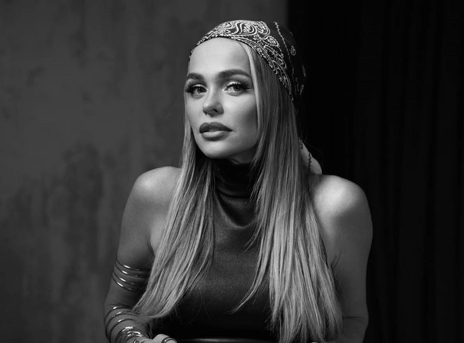 Анна Хилькевич призналась, что после неудачной процедуры у нее остались заметные бугорки под глазами | Источник: Аня Хилькевич / T.me